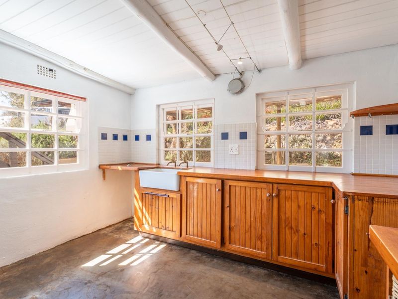 Historic Mill House for Sale in Napier with second cottage and double garaging R3,5m - Photo 9