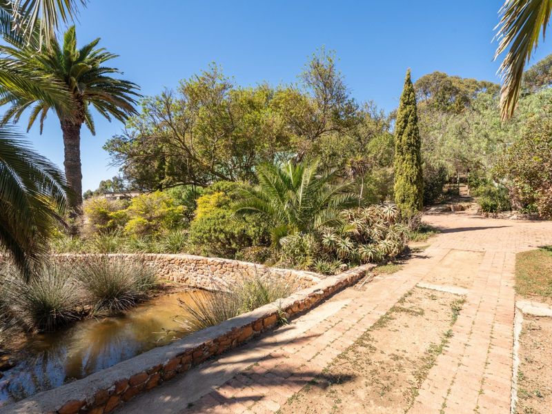 Historic Mill House for Sale in Napier with second cottage and double garaging R3,5m - Photo 4