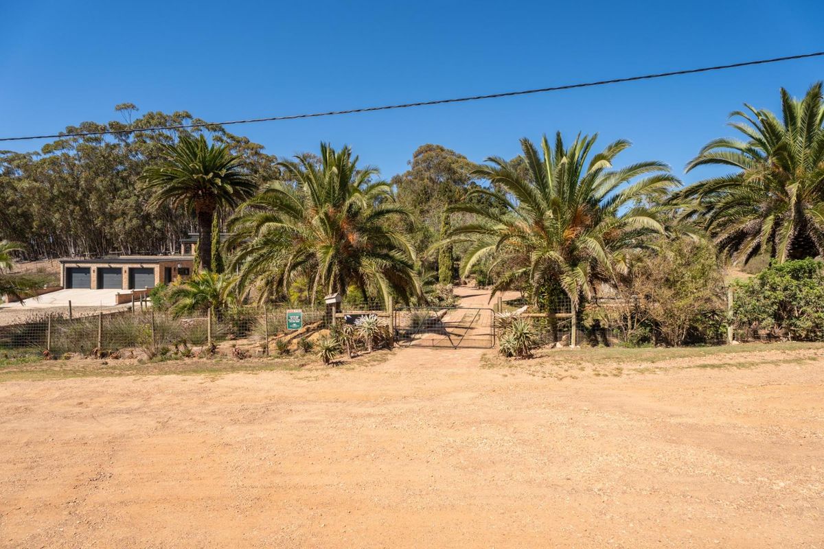 Historic Mill House for Sale in Napier with second cottage and double garaging R3,5m - Photo 2