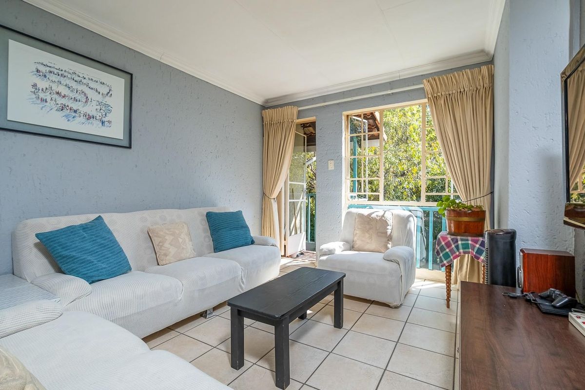 Value-Driven Opportunity: 3-Bedroom Apartment with Massive Potential - Photo 5