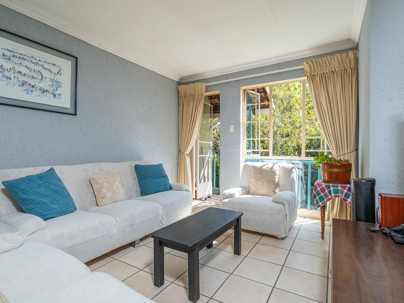 Value-Driven Opportunity: 3-Bedroom Apartment with Massive Potential - Photo 5