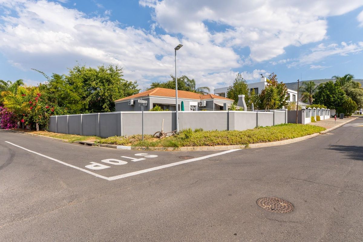 Three Bedroom House For Sale in Northern Paarl - Photo 4