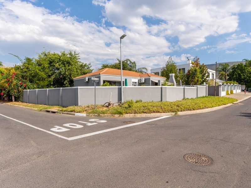 Three Bedroom House For Sale in Northern Paarl - Photo 4