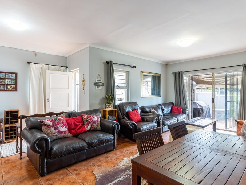 Three Bedroom House For Sale in Northern Paarl - Photo 10