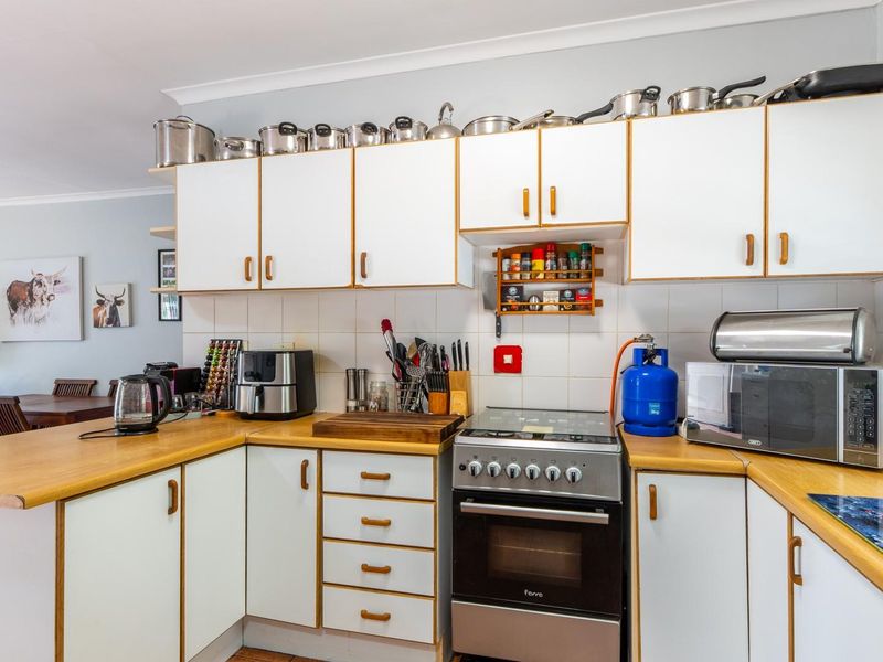 Three Bedroom House For Sale in Northern Paarl - Photo 8