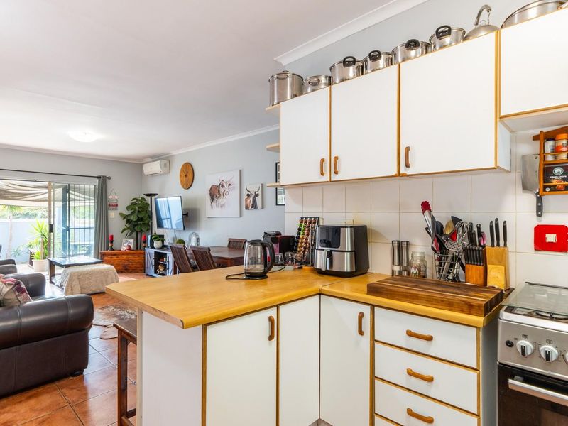 Three Bedroom House For Sale in Northern Paarl - Photo 7