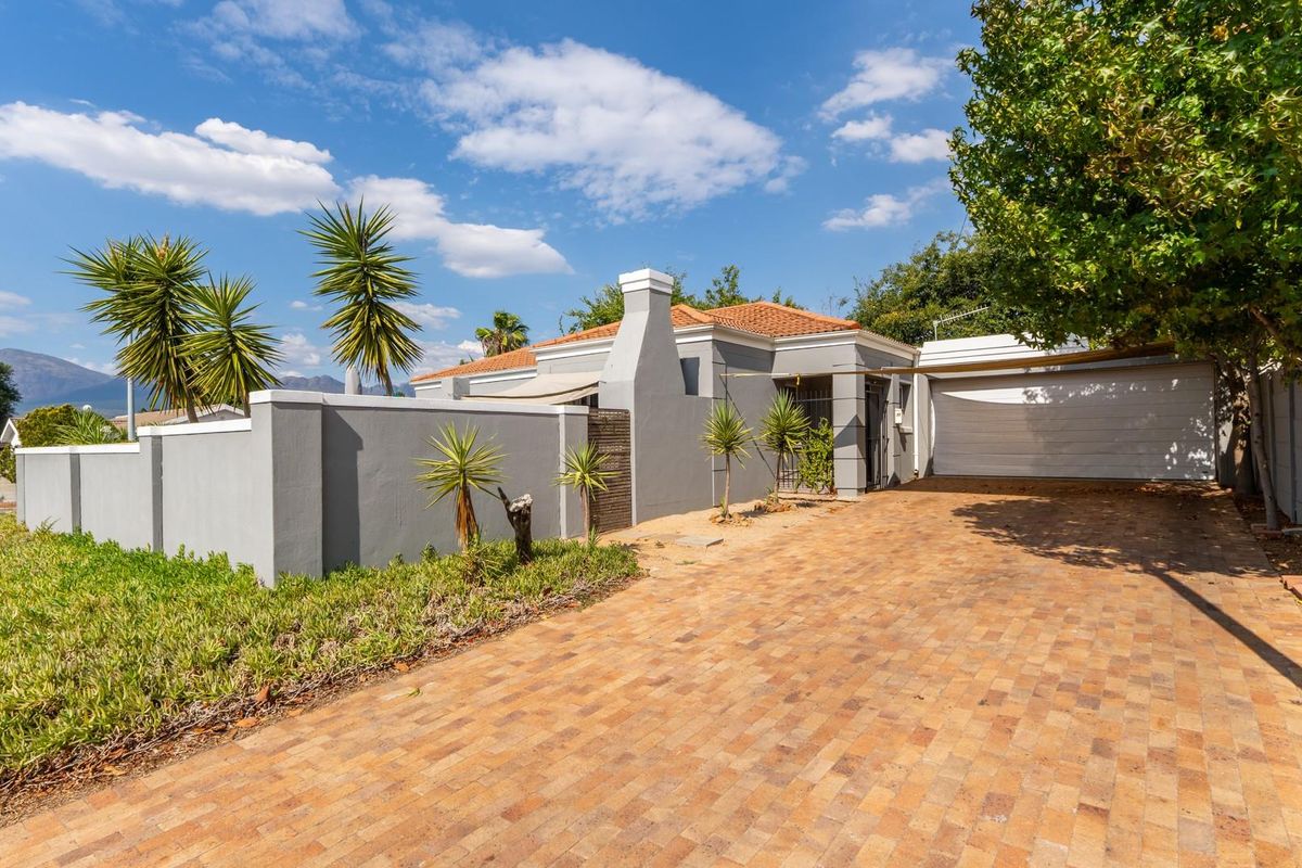 Three Bedroom House For Sale in Northern Paarl - Photo 2
