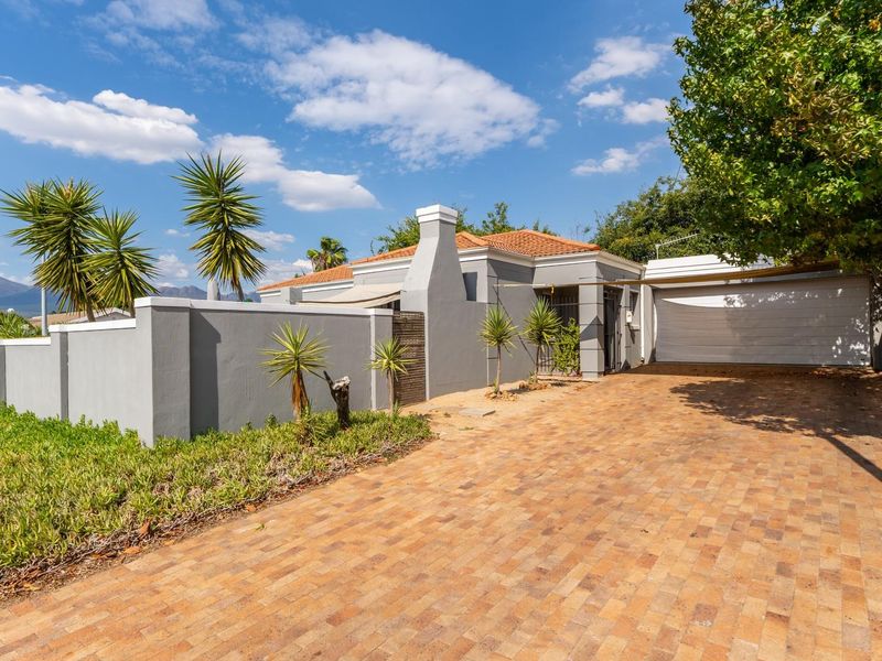 Three Bedroom House For Sale in Northern Paarl - Photo 2