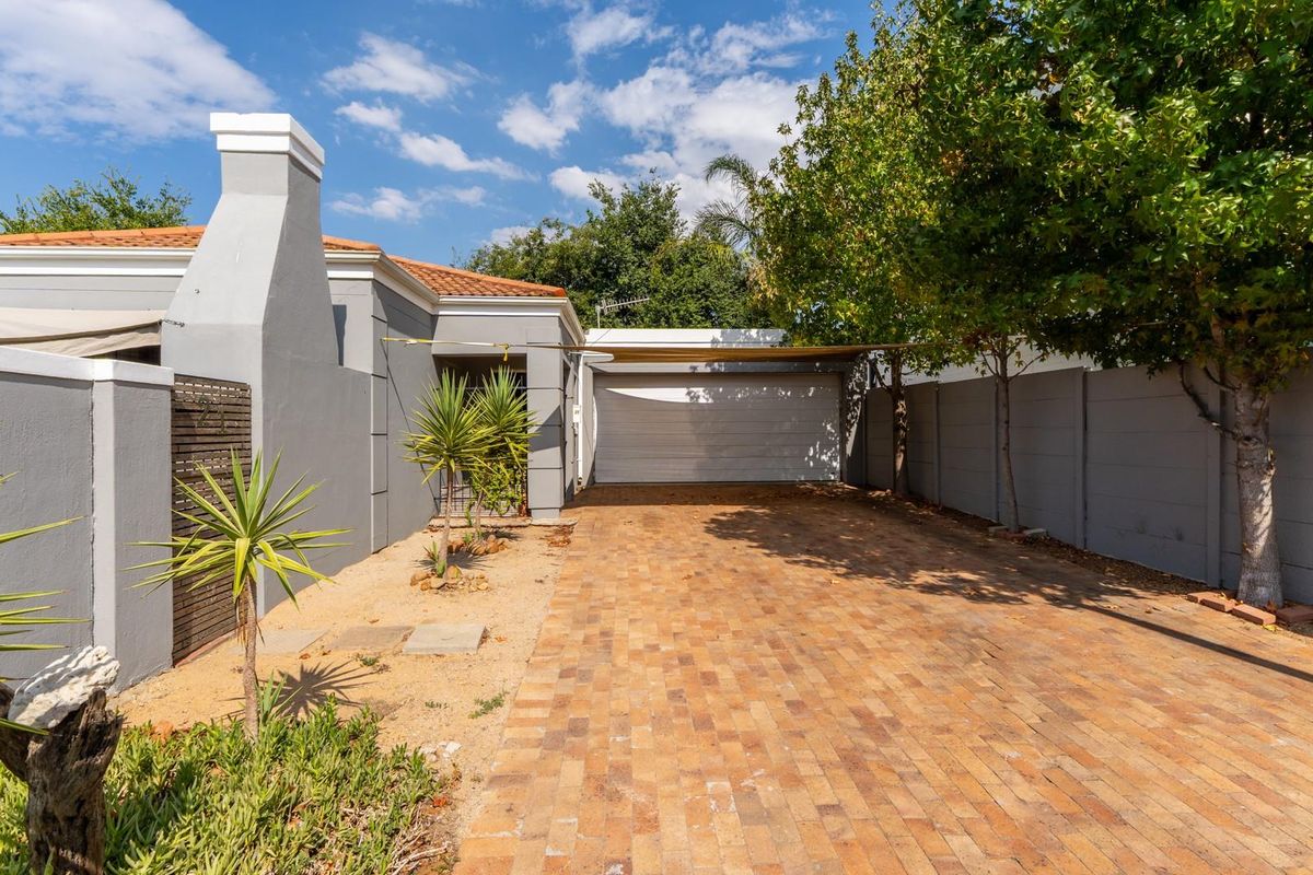 Three Bedroom House For Sale in Northern Paarl - Photo 3