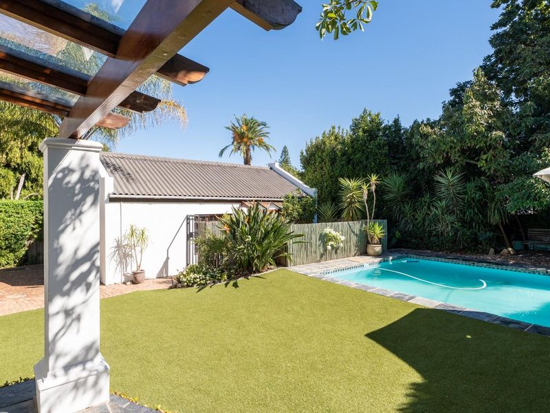 Exceptional Onder-Papegaaiberg Home with Modern Extras - Photo 4