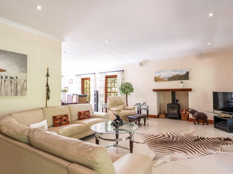 Exceptional Onder-Papegaaiberg Home with Modern Extras - Photo 8