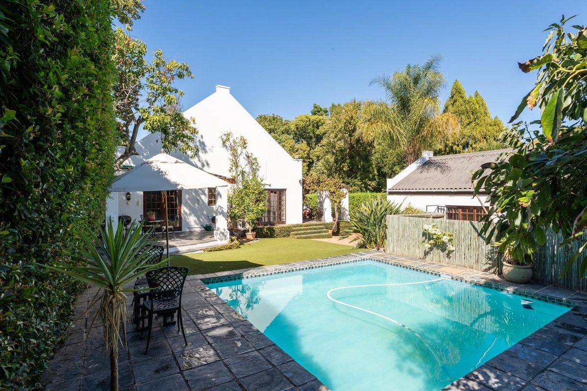 Exceptional Onder-Papegaaiberg Home with Modern Extras - Photo 2