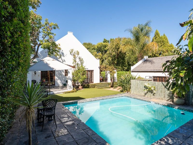 Exceptional Onder-Papegaaiberg Home with Modern Extras - Photo 2