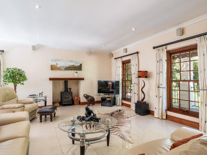 Exceptional Onder-Papegaaiberg Home with Modern Extras - Photo 7