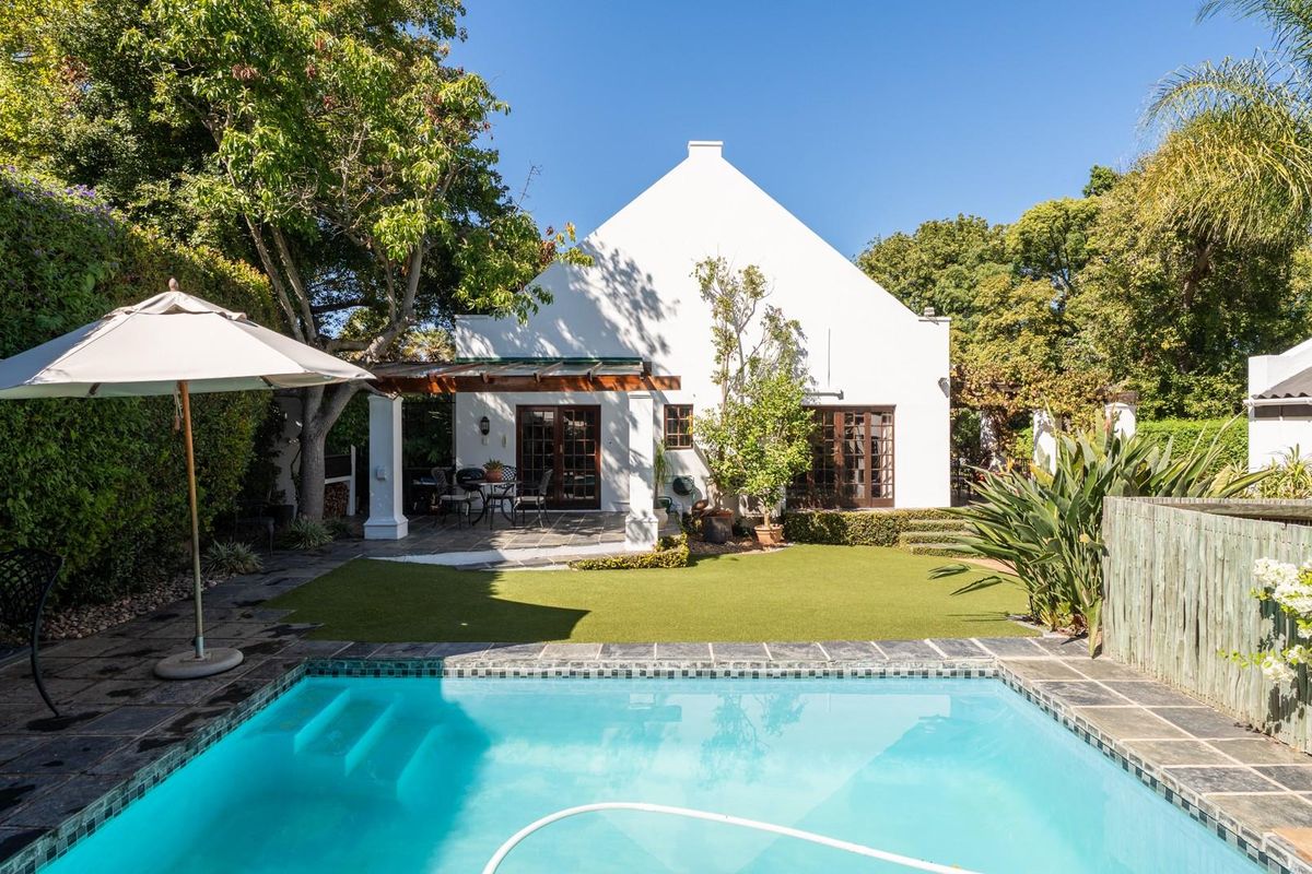 Exceptional Onder-Papegaaiberg Home with Modern Extras - Photo 3