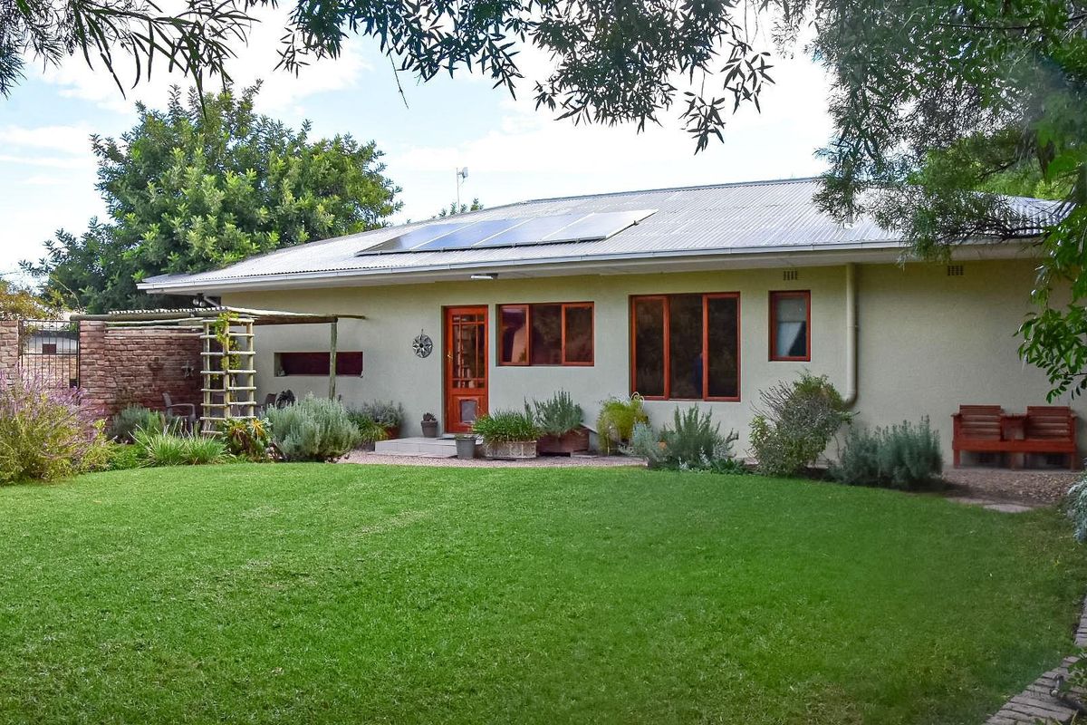 Contemporary Luxury Meets Sustainable Living in a Private Garden Oasis - Photo 2