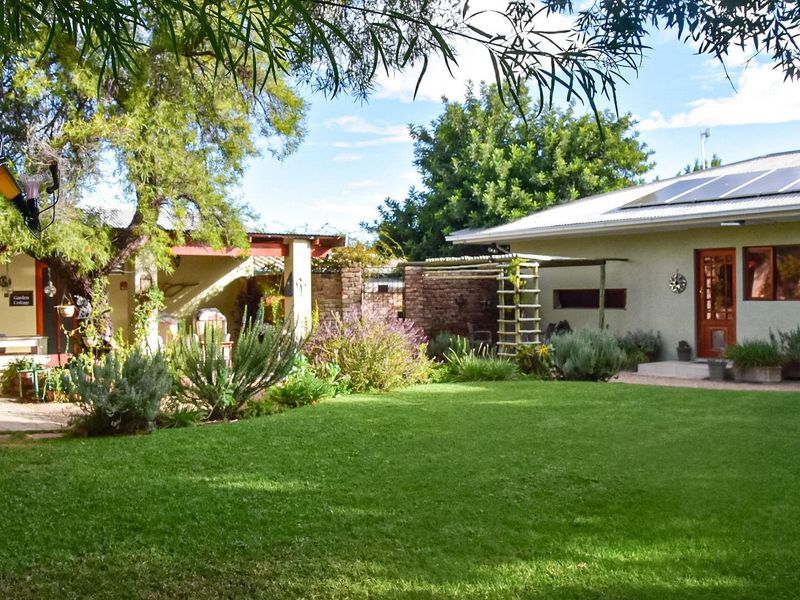 Contemporary Luxury Meets Sustainable Living in a Private Garden Oasis - Photo 7