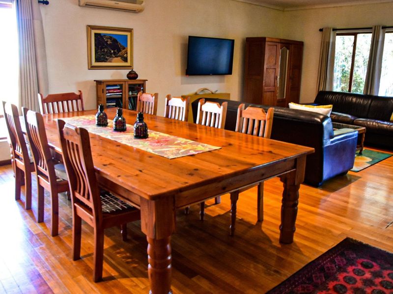 Contemporary Luxury Meets Sustainable Living in a Private Garden Oasis - Photo 8