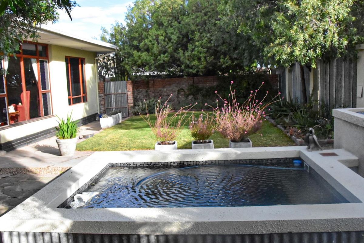 Contemporary Luxury Meets Sustainable Living in a Private Garden Oasis - Photo 4