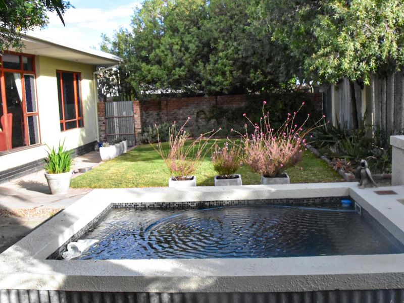 Contemporary Luxury Meets Sustainable Living in a Private Garden Oasis - Photo 4