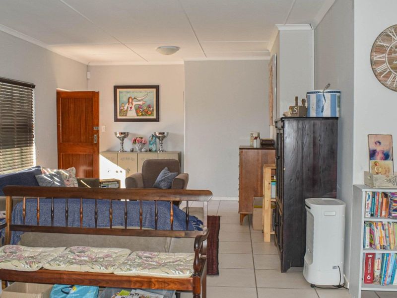 Your Dream Home Awaits in Hospital Hill, Beaufort West! - Photo 4