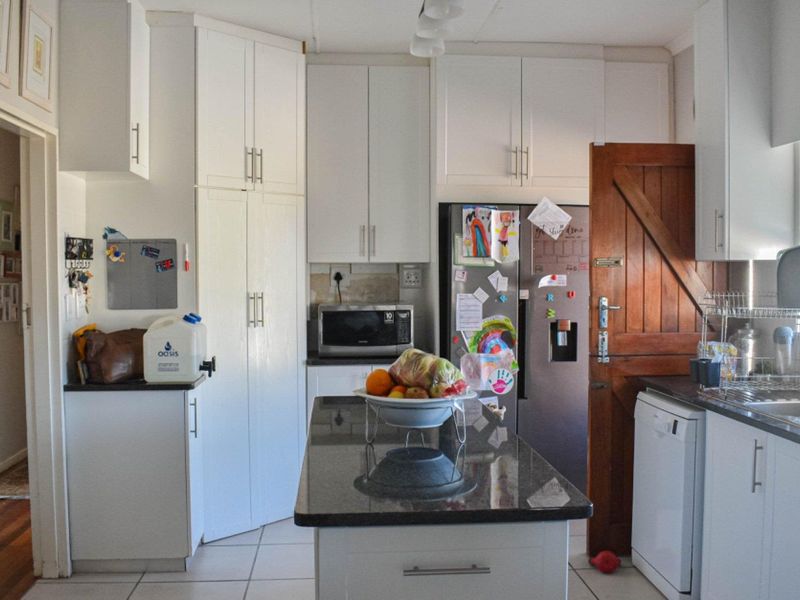 Your Dream Home Awaits in Hospital Hill, Beaufort West! - Photo 5