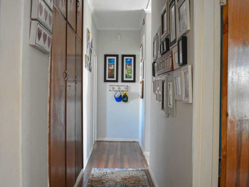 Your Dream Home Awaits in Hospital Hill, Beaufort West! - Photo 9