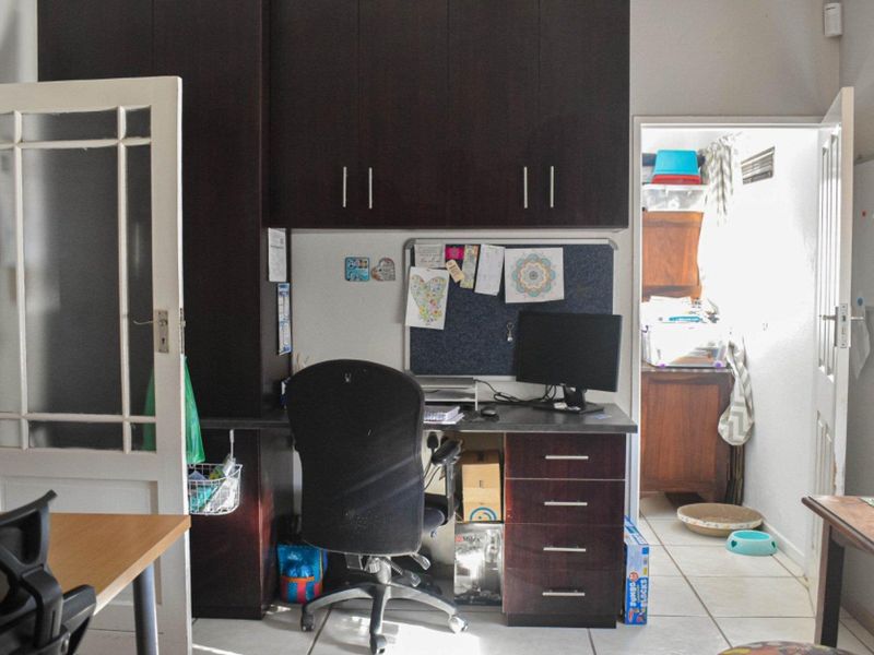 Your Dream Home Awaits in Hospital Hill, Beaufort West! - Photo 10