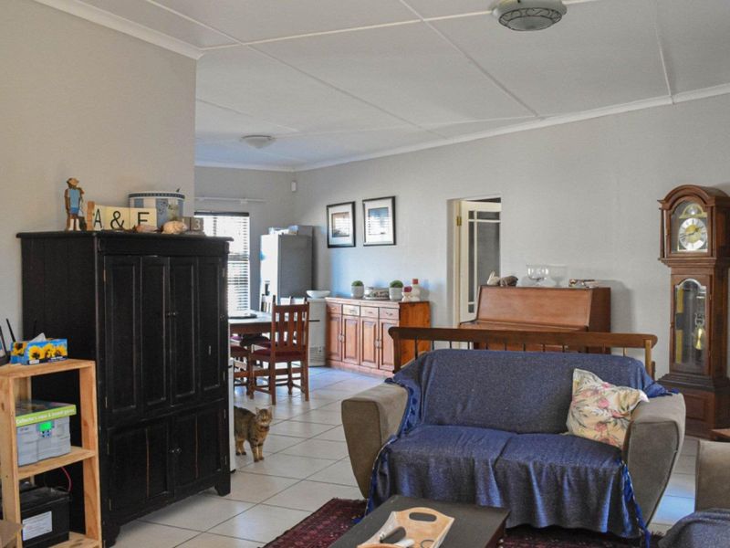 Your Dream Home Awaits in Hospital Hill, Beaufort West! - Photo 2