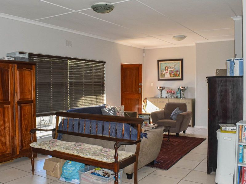 Your Dream Home Awaits in Hospital Hill, Beaufort West! - Photo 3