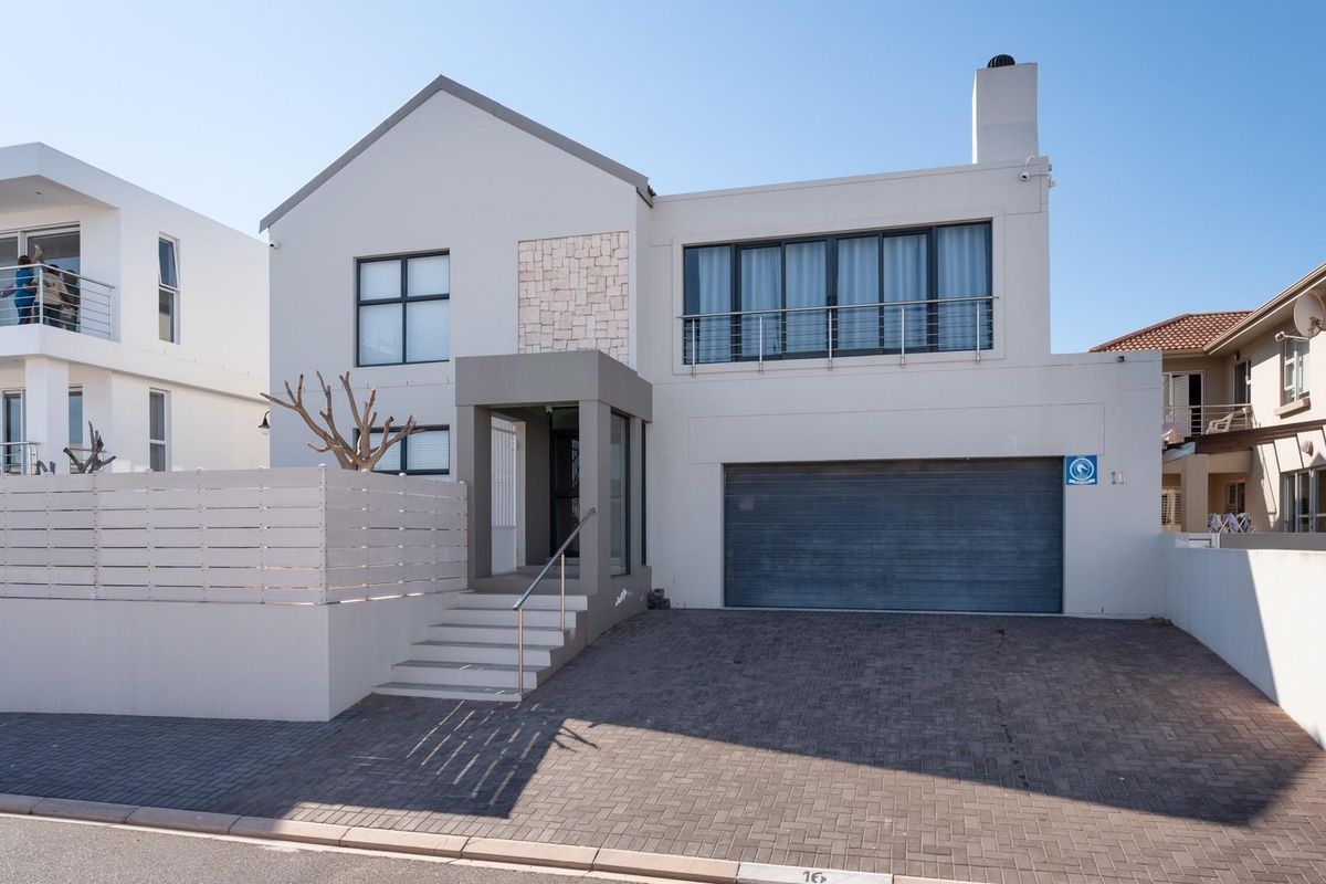 Versatile 5-Bedroom Home in Sought-After Calypso Beach - Ideal for Family Living or Income Generatio - Photo 2