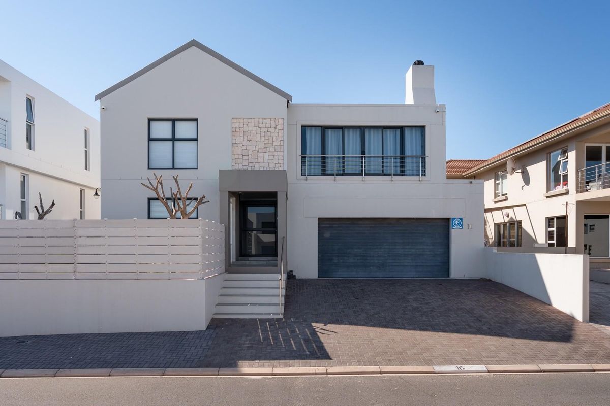 Versatile 5-Bedroom Home in Sought-After Calypso Beach - Ideal for Family Living or Income Generatio - Photo 3