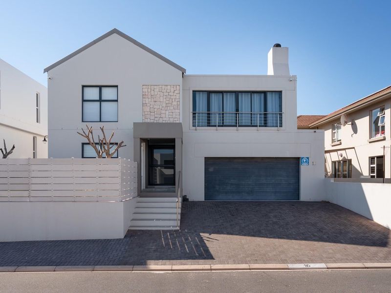 Versatile 5-Bedroom Home in Sought-After Calypso Beach - Ideal for Family Living or Income Generatio - Photo 3