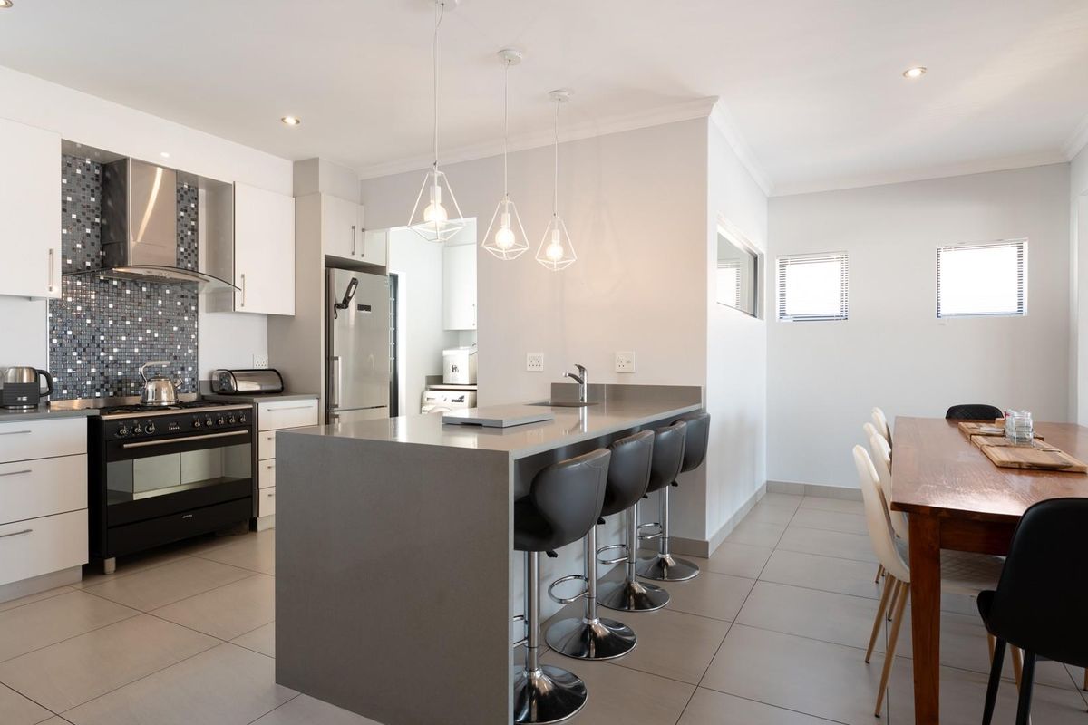 Versatile 5-Bedroom Home in Sought-After Calypso Beach - Ideal for Family Living or Income Generatio - Photo 5