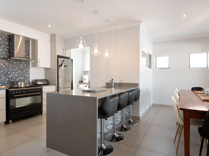 Versatile 5-Bedroom Home in Sought-After Calypso Beach - Ideal for Family Living or Income Generatio - Photo 5