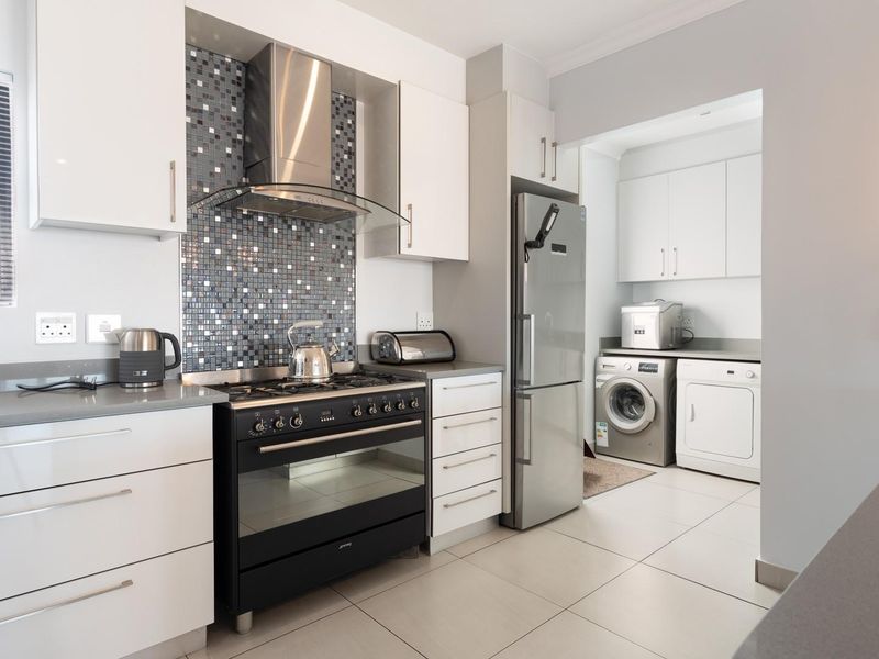 Versatile 5-Bedroom Home in Sought-After Calypso Beach - Ideal for Family Living or Income Generatio - Photo 6