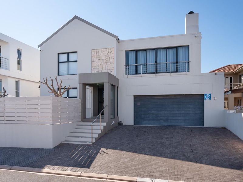 Versatile 5-Bedroom Home in Sought-After Calypso Beach - Ideal for Family Living or Income Generatio - Photo 2