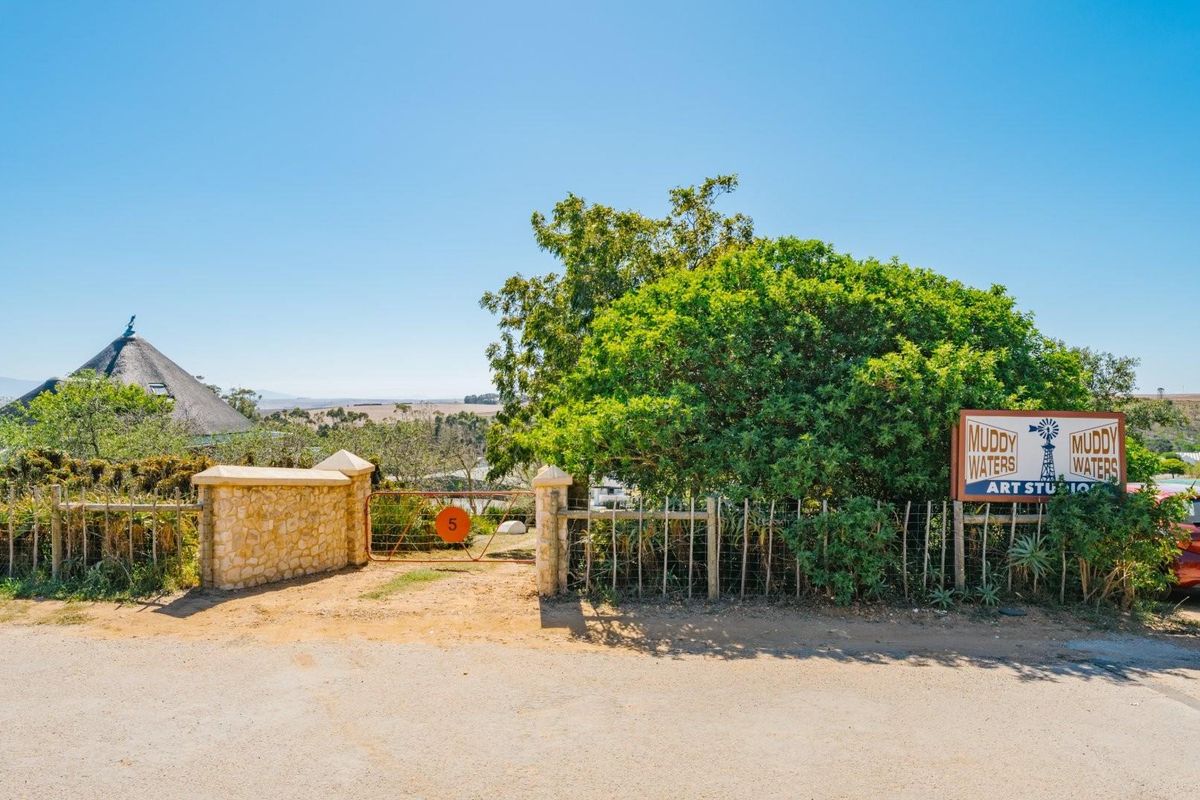 "Muddy Waters" Small Holding House and outbuildings in Napier, Cape  R5,3m - Photo 2