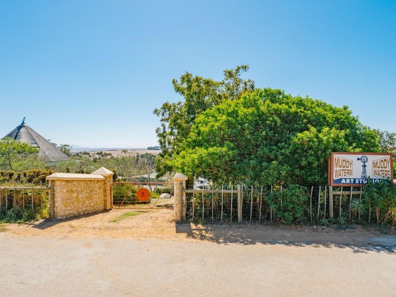 "Muddy Waters" Small Holding House and outbuildings in Napier, Cape  R5,3m - Photo 2