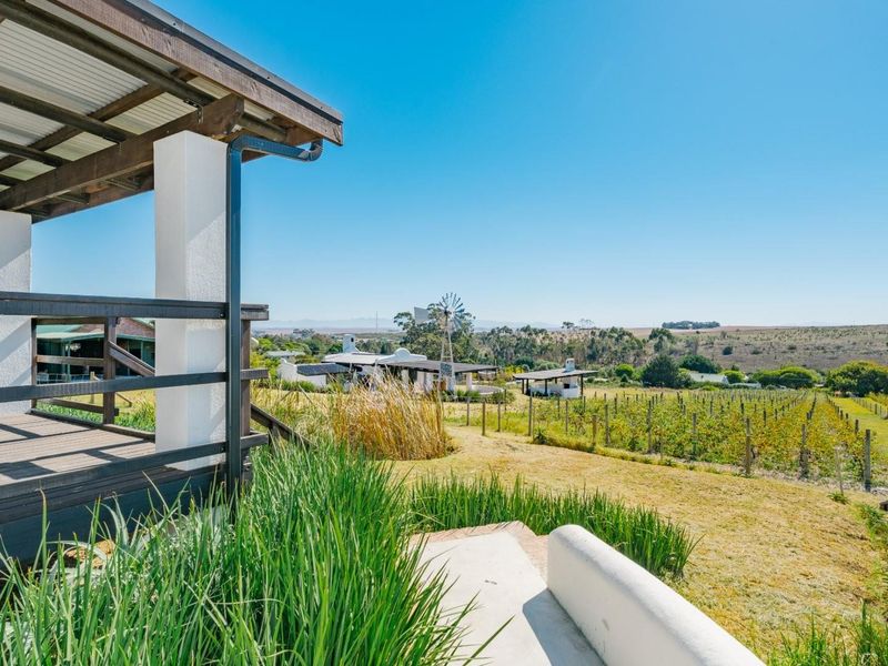 "Muddy Waters" Small Holding House and outbuildings in Napier, Cape  R5,3m - Photo 9