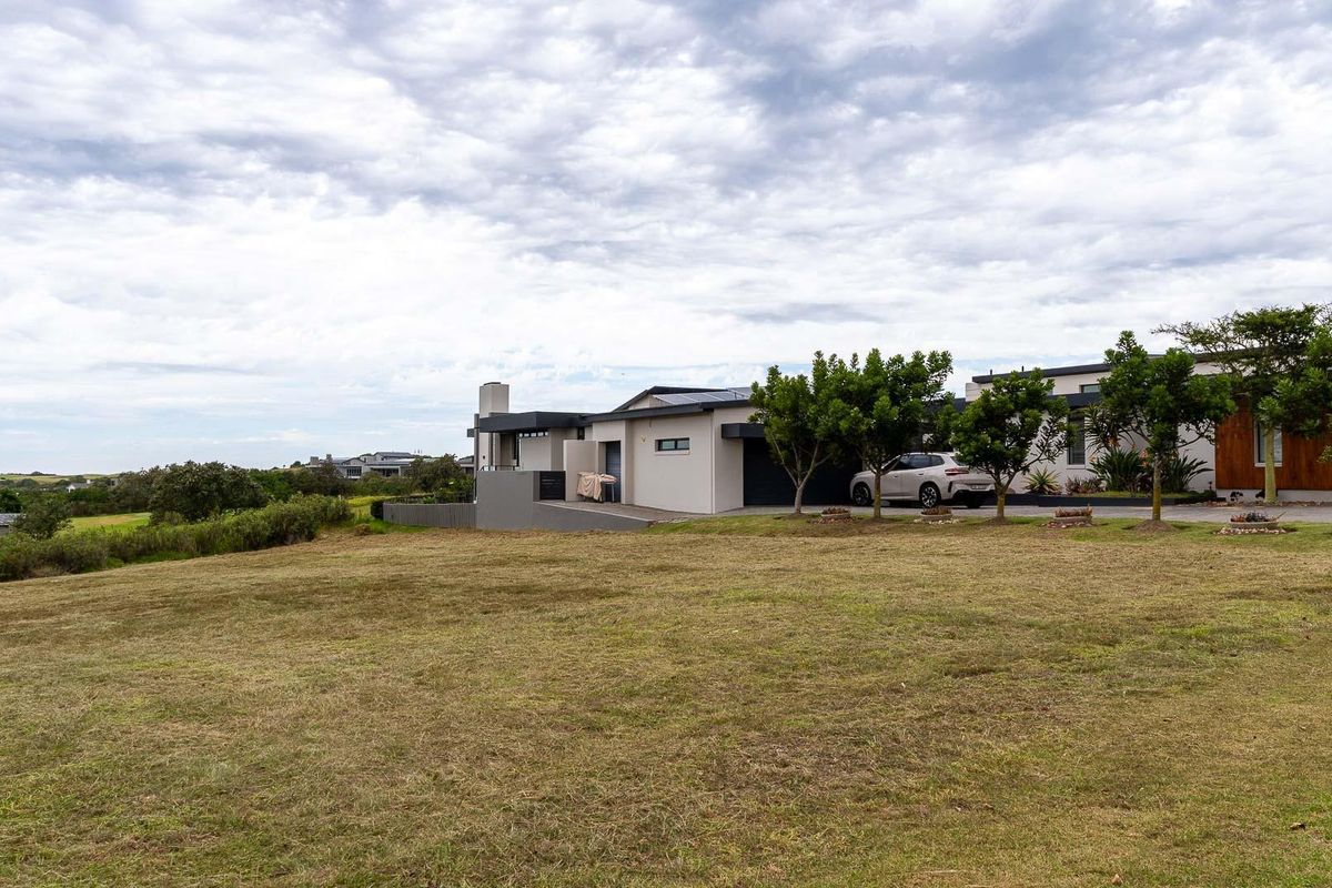 Large, Vacant Stand for sale - Photo 3