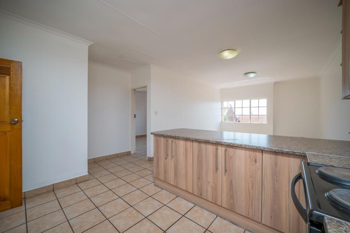 1 Bedroom 1 Full Bathroom 1 Lock-Up Garage Apartment for Sale in Zwartkop - Photo 4