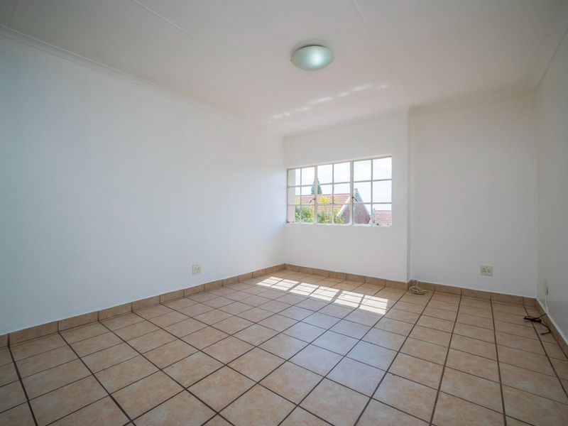 1 Bedroom 1 Full Bathroom 1 Lock-Up Garage Apartment for Sale in Zwartkop - Photo 6