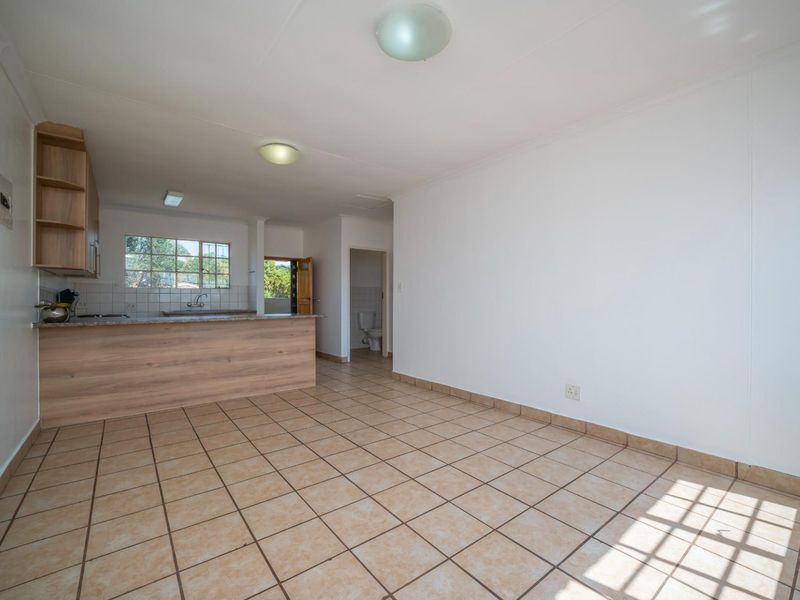 1 Bedroom 1 Full Bathroom 1 Lock-Up Garage Apartment for Sale in Zwartkop - Photo 7