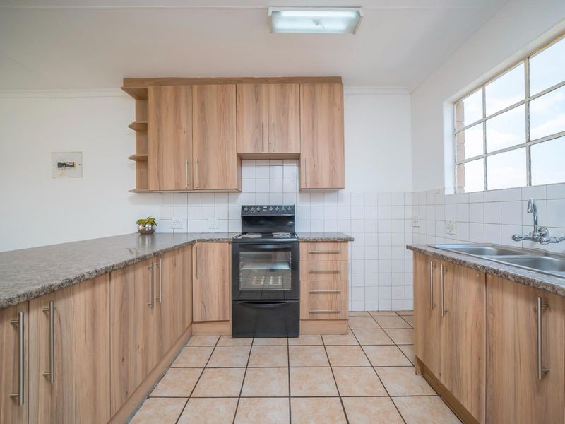 1 Bedroom 1 Full Bathroom 1 Lock-Up Garage Apartment for Sale in Zwartkop - Photo 2