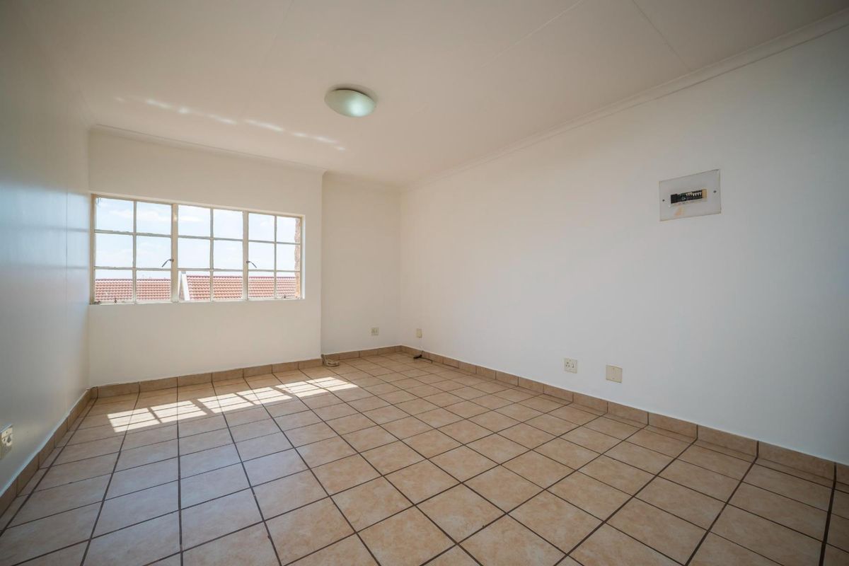 1 Bedroom 1 Full Bathroom 1 Lock-Up Garage Apartment for Sale in Zwartkop - Photo 5