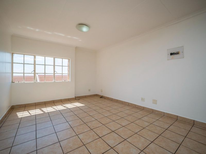 1 Bedroom 1 Full Bathroom 1 Lock-Up Garage Apartment for Sale in Zwartkop - Photo 5
