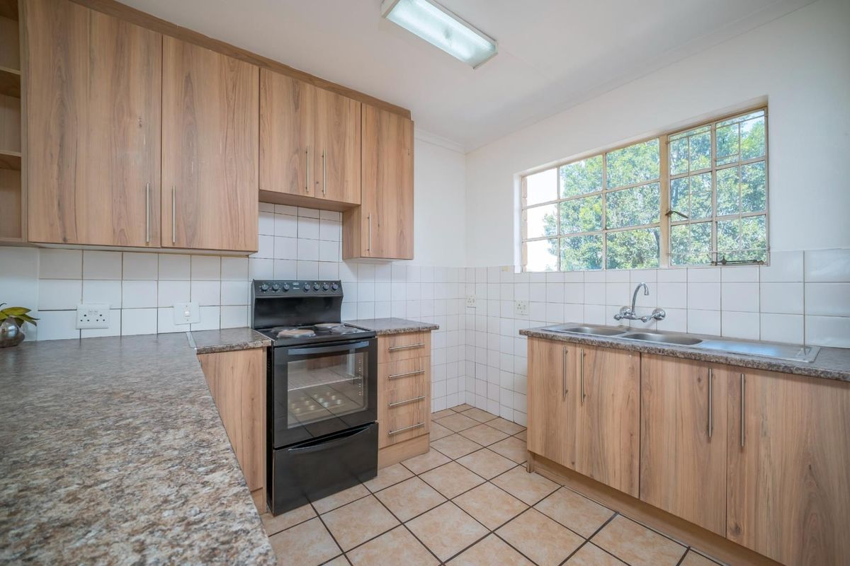 1 Bedroom 1 Full Bathroom 1 Lock-Up Garage Apartment for Sale in Zwartkop - Photo 3