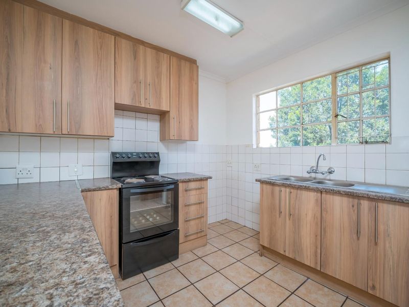 1 Bedroom 1 Full Bathroom 1 Lock-Up Garage Apartment for Sale in Zwartkop - Photo 3