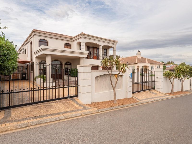GOLDEN HILL | FAMILY HOME with FALSE BAY VIEWS, SOLAR and MODERN EFFICIENCY FEATURES - Photo 3